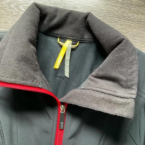 Lolë softshell jacket. - Picture 6 of 7